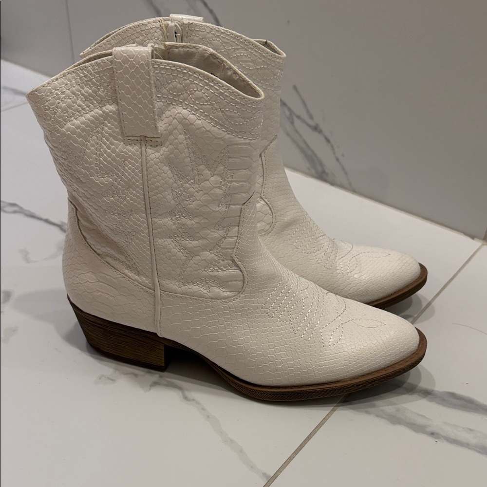 Women's White Cowboy Western Ankle Boots